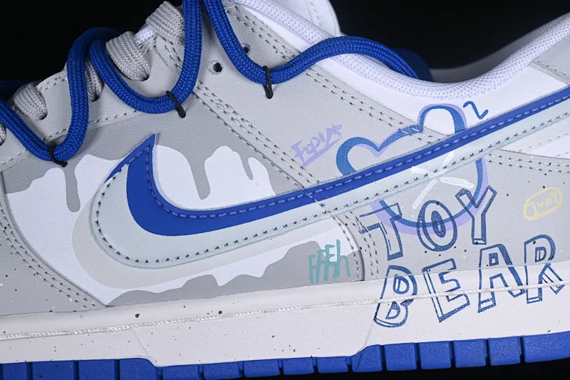 All Categories Nk SB Dunk Series Nk SB Dunk Low Low-top sneakers Nk Dunk Low "Royal" Gummy bear color graffiti Bear English letters SB strap low-top casual sneakers DV0831-104